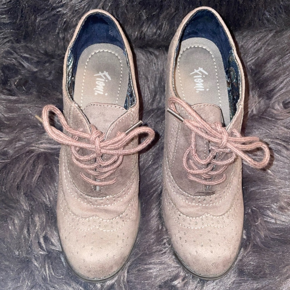 Fioni 3.5” Tan Lace-Up Heels - Picture 3 of 5